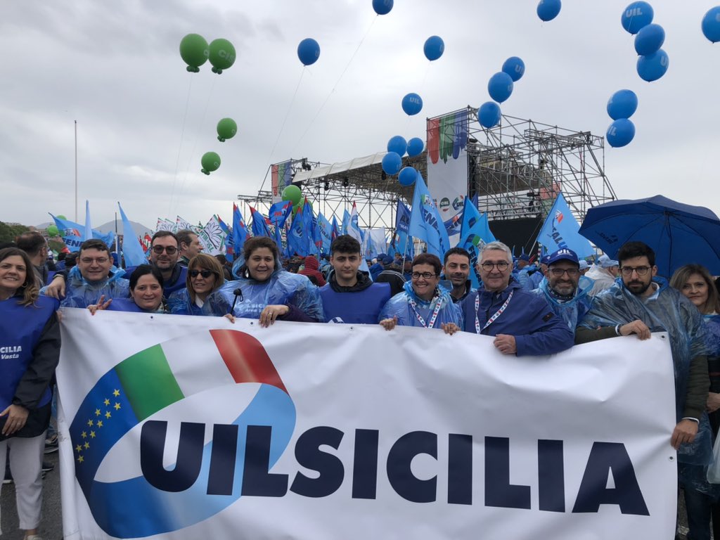 #20maggio “A #Napoli dalla Sicilia per dire basta a fin te promesse. È una Sicilia senza lavoro, investimenti, infrastrutture. Chiediamo risposte vere e concrete”, così la segretaria generale #UilSicilia Luisella Lionti, oggi alla manifestazione nazionale #CgilCislUil