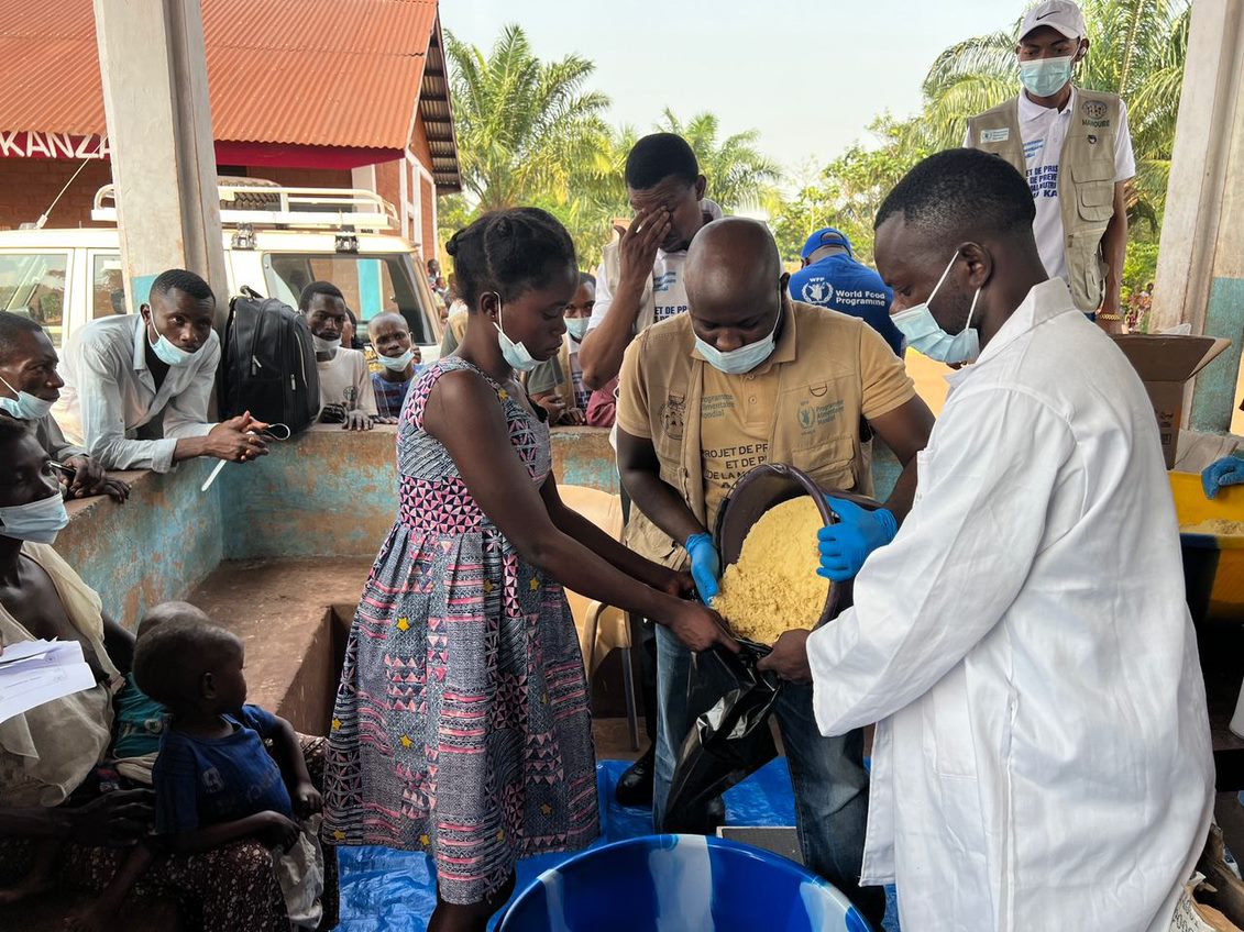 NNadazdin's tweet photo. Avec les financements de la Banque mondiale, et la collaboration du partenaire MANOURE et le travail dedie du personnel du centre de sante, le PAM traite la malnutrition aigue moderee parmi les enfants entre 6 mois et 5 ans d'age, et les femmes et filles enceintes ou allaitantes. https://t.co/hb5FeztCo3