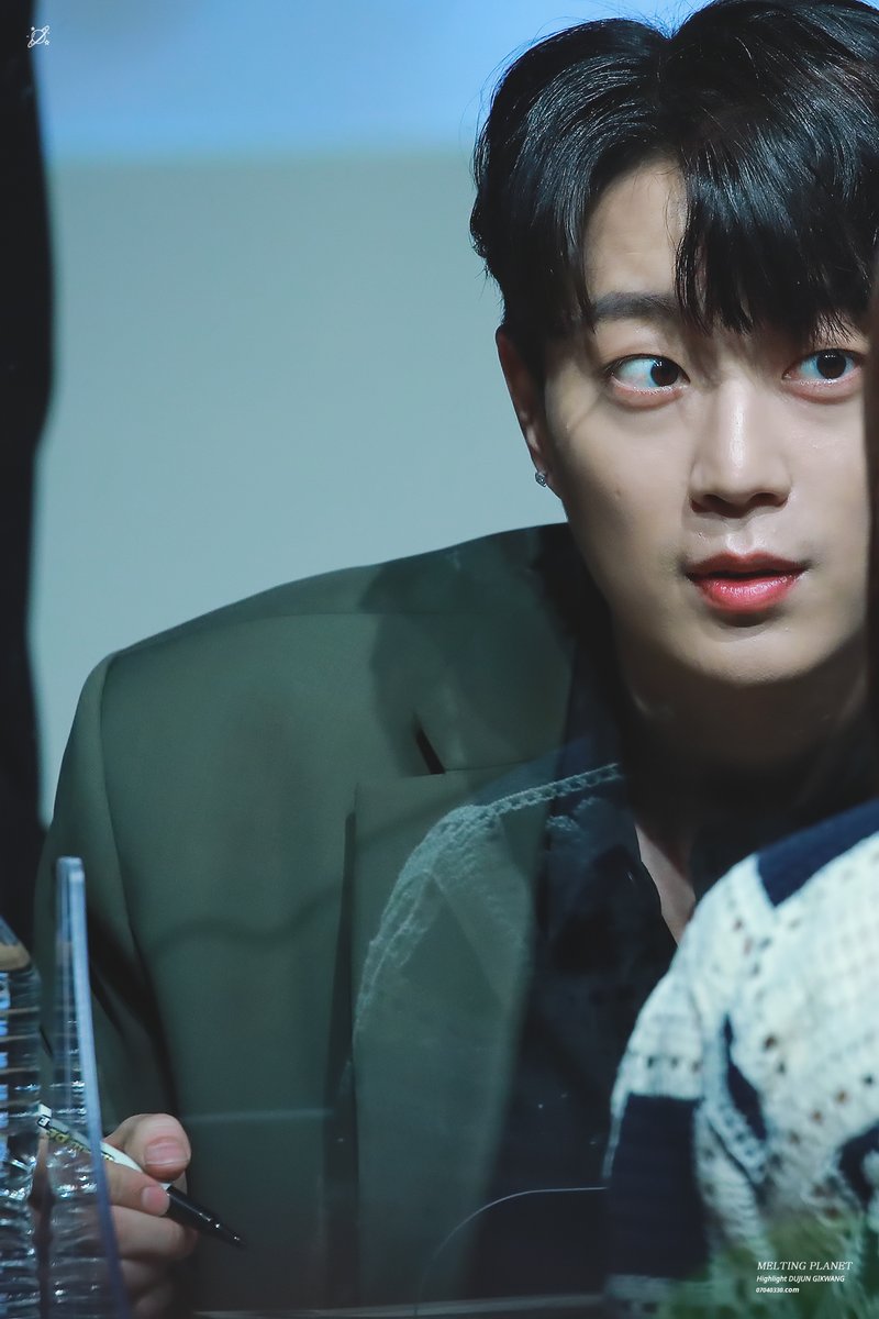 melting_planet's tweet photo. 220325 뮤직코리아 팬싸인회 두준 *25pic
-
📎https://t.co/29oDq8RDkt
-
#윤두준 #두준 #하이라이트 #YOONDUJUN #DUJUN #HIGHLIGHT https://t.co/fZRo39wA6C