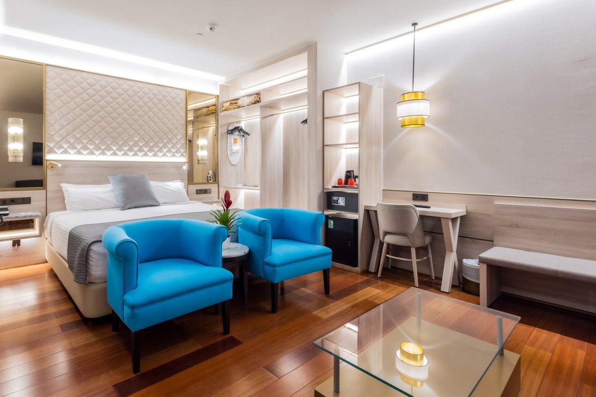 Cada rincón de nuestras habitaciones está pensado para tu disfrute y comodidad 🛋

En Hotel Preciados queremos ser tu segunda casa en Madrid, ¿crees que podemos conseguirlo? 

#HotelPreciados #HotelMadrid #Hoteles