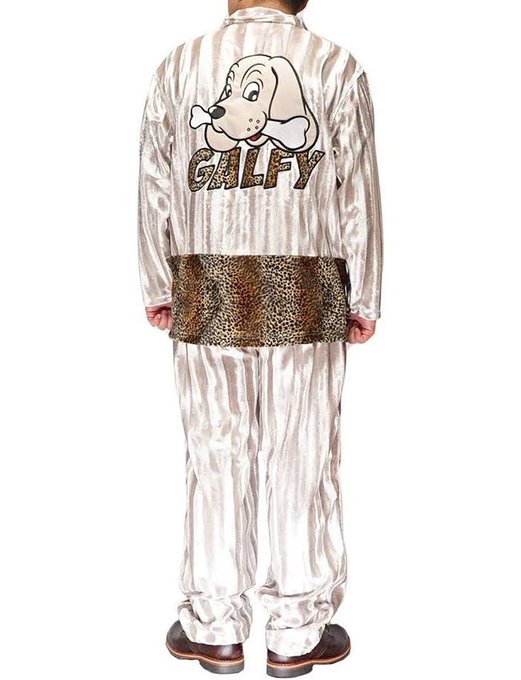 クラピカの私服こういうのかもしれない