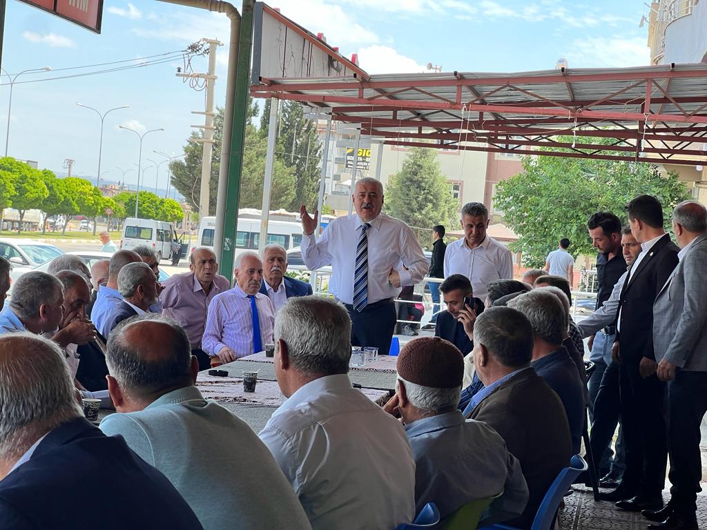 📍Araban
İl Bşk. <a href="/cahitcikmaz/">Cahit Çıkmaz</a> il ocak Bşk. <a href="/ihakdekan/">İbrahim Hakan DEMİRKAN</a> Mv.adayımız <a href="/MBozgeyiktr/">Mustafa Bozgeyik</a> ve partili arkadaşlarımızla ilçe teşkilatımıza teşekkür ziyaretinde bulunduk ve Cumhurbaşkanlığı seçimi hazırlıklarımızı değerlendirdik. Nazik misafirperverlikleri için teşekkür ederiz.