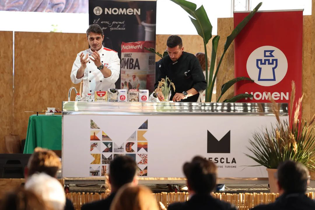 NomenFoods's tweet photo. Contentos de formar parte de #MESCLA, la muestra de #cocina, #paisaje y #turismo de las Terres de l’Ebre  🌾 🦆🦩 en Deltebre.
 
Hasta mañana domingo, Mescla ofrece múltiples actividades para saborear, disfrutar y explorar el #DeltaDelEbro.

ℹ️ https://t.co/oprhtktBFY https://t.co/qo2EbwjGs4