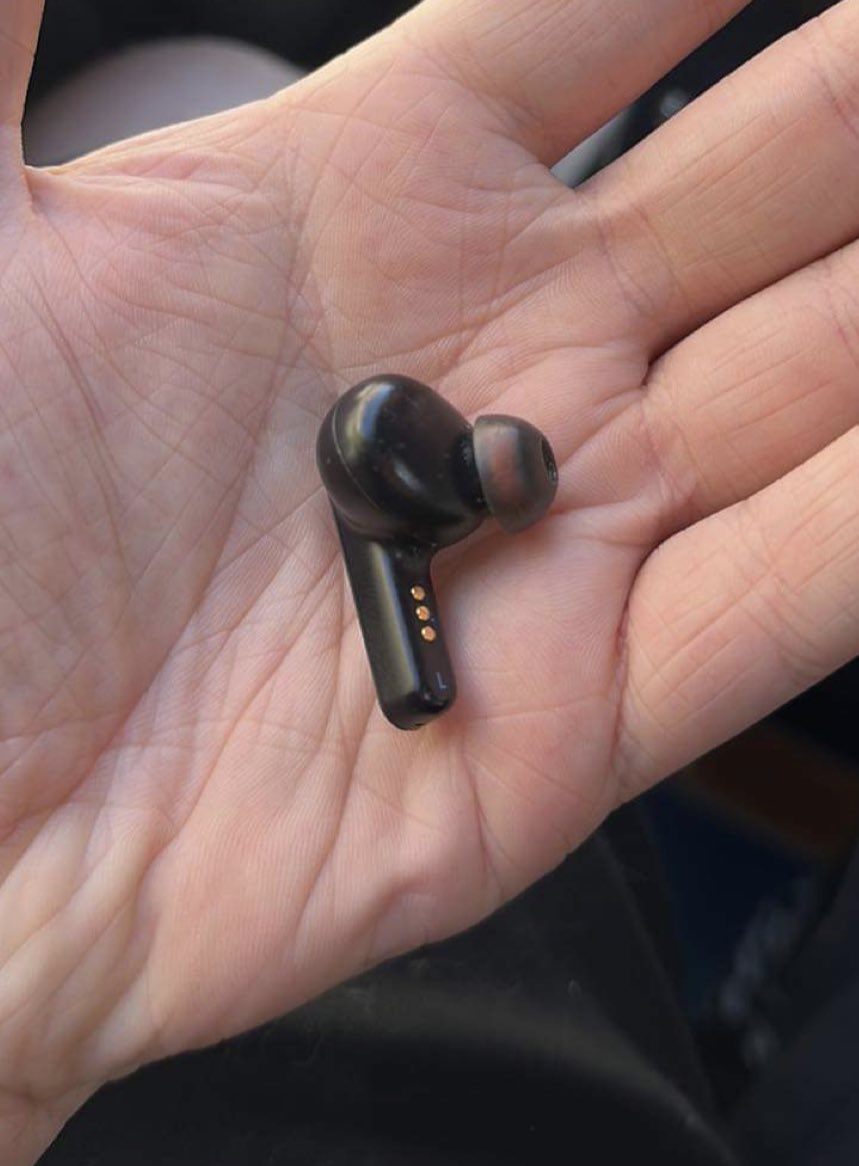 @StagecoachSW is it likely for lost ear buds to be in lost property?