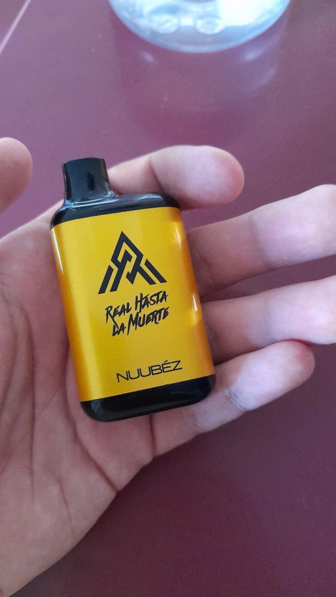 srgmrtnzz's tweet photo. El putisimo vaper de mi hermano https://t.co/c5LvE9gB57