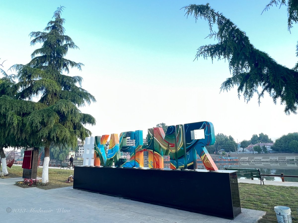 UCFDesignStudio's tweet image. Some early morning pictures from Jhelum River Front 🤍
.
welcome to Kashmir 2.0 ❤️
 @narendramodi  @manojsinha_ @AtharAamirKhan @sclsrinagar  @srinagaradmin @KashmirLife @JandKTourism @g20org  @mingasherpa @kishanreddybjp