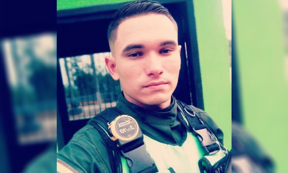 elsiglocomve's tweet photo. GNB fue asesinado al frustrar un robo en la ARC https://t.co/PAcdE1gqbA #noticiaselsiglo #Sucesos https://t.co/4prSMXUbK7