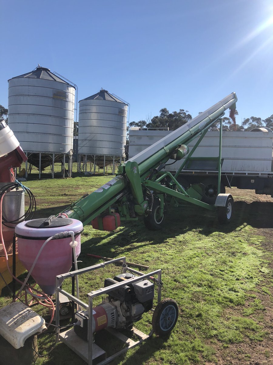 Cameronben's tweet photo. @dyerjonathan This is our set up. Electric pencil auger to regulate grain flow. https://t.co/UDY1V1qS7P