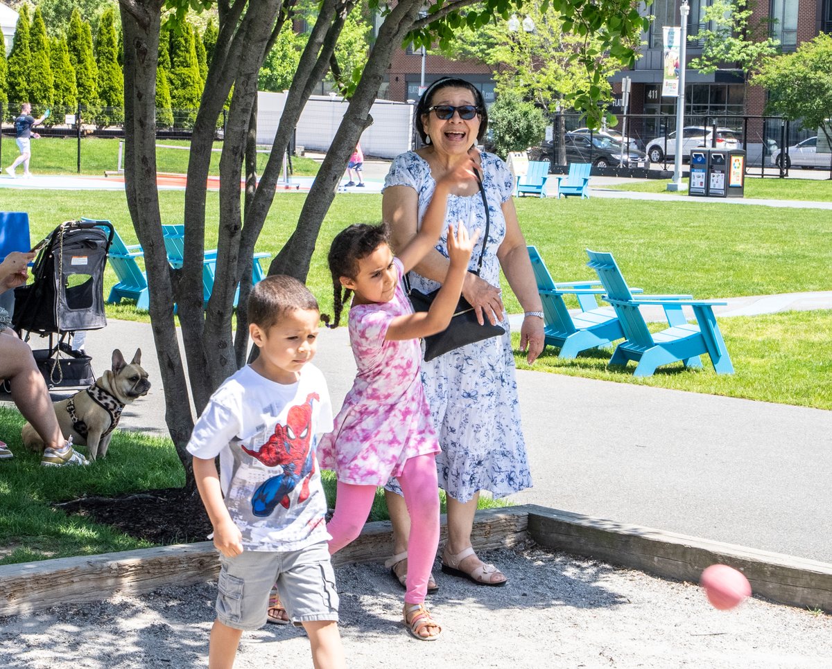 There is nothing most special than being in familia! Part of our staff, fellows, alums, and their families came together last week to have fun and create lasting memories with loved ones. ¡Gracias a todos!

#ConGanasWeCan