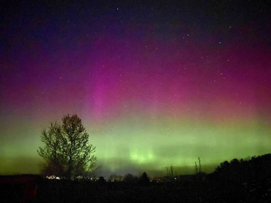 havington's tweet photo. Aurora Borealis. North of Duluth. Created on iPhone. #minnesota #aurora #nightsky #duluth https://t.co/e42r3j8E7i https://t.co/PeiXTalwfs