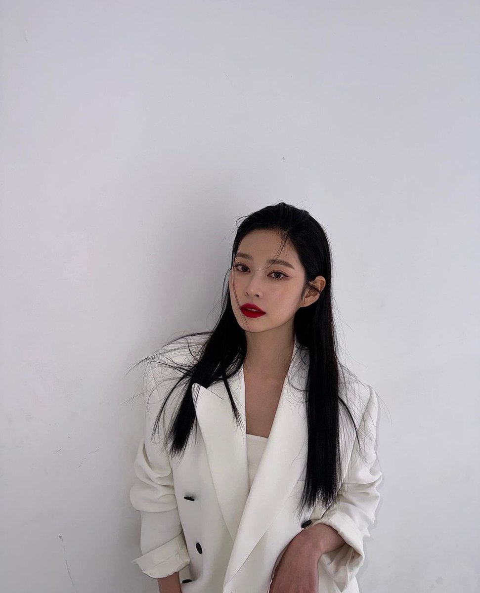 KMJUpdates's tweet photo. 📸 | 230520 Kim Minju Instagram Update

☆ https://t.co/BBALHUKJw3

#김민주 #민주 #ミンジュ #KimMinJu @minju_official_ https://t.co/DPfMMzlEeS