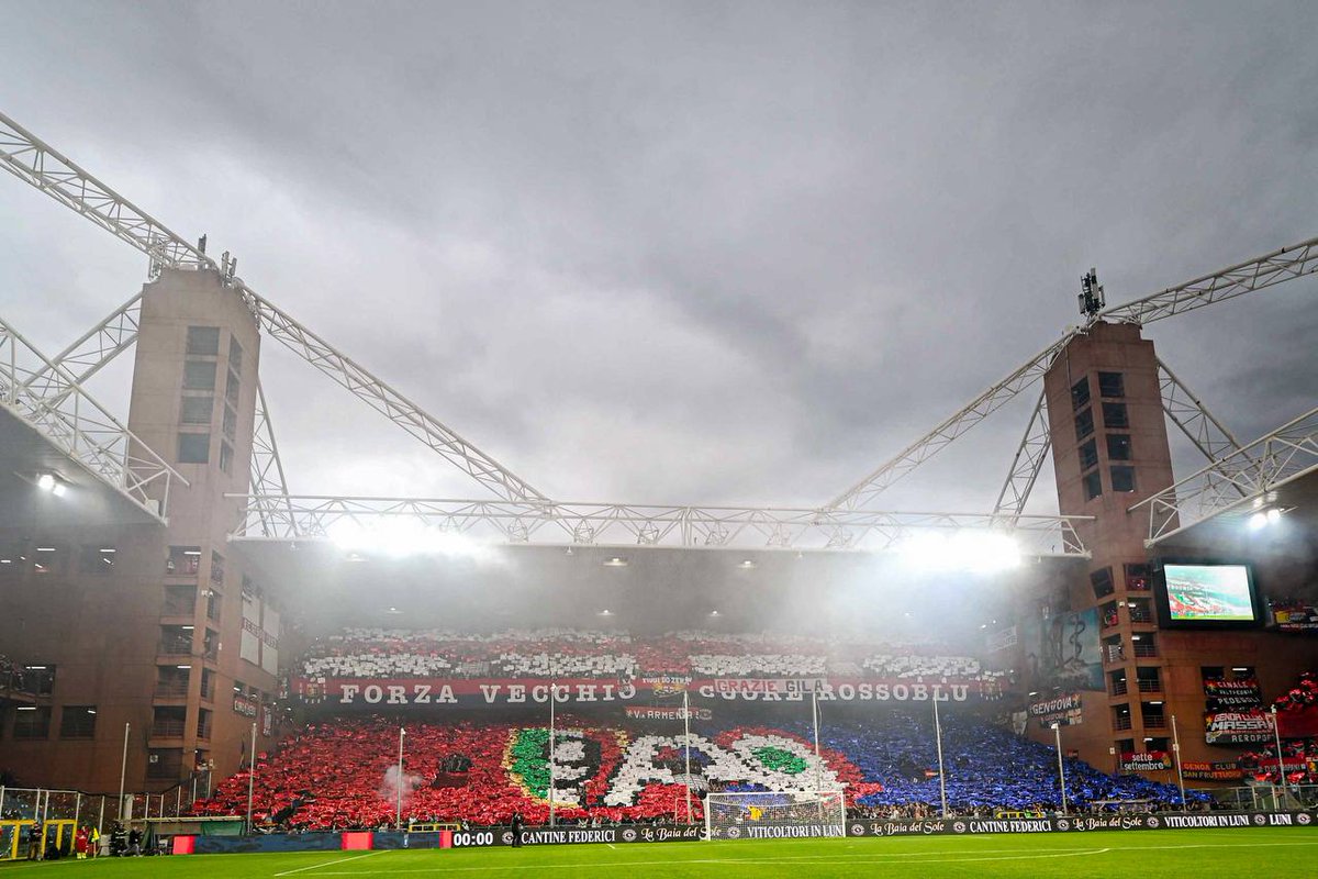 Grifoni_BCN's tweet photo. Espectacular coreografia de la tifoseria del Genoa, per acomiadar la temporada, la Serie B i celebrar l'ascens a la Serie A. 
#GenoaBari 
#OnlyOneYear
#ForzaGenoa
#SiamoInSerieA
#GenovaÈSoloRossoblù https://t.co/BAJ15EvsRH