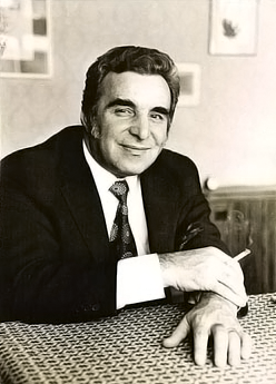 OnderAlgedik's tweet photo. CHP'nin %37 oy aldığı 1973 seçimlerinde

Sol politikalar ile aday olan  Vedat Dalokay %62 oyla Ankara belediye başkanı seçilmişti.

Sol demek umudu örgütlemek demek,
Birleştiren politikalar demek! https://t.co/tBmymL67eV