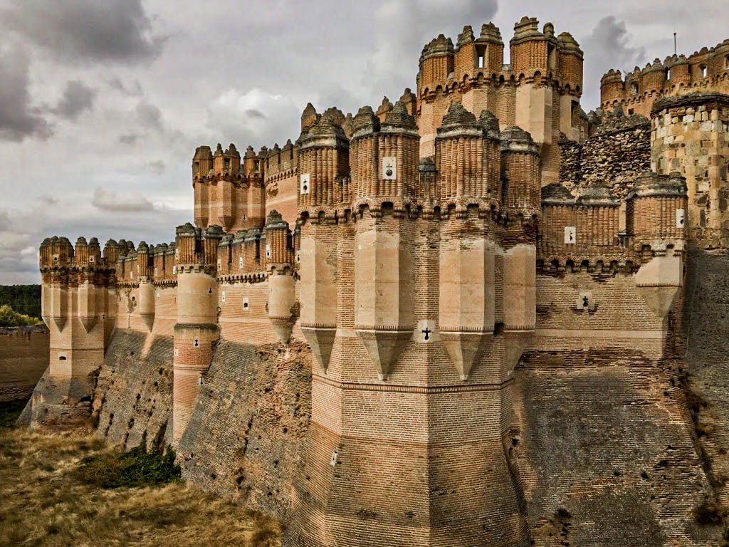 ¡Buenos días desde Iliddiam!
mtr.cool/gjncsmscls
Castillo de Coca, en Segovia, España.