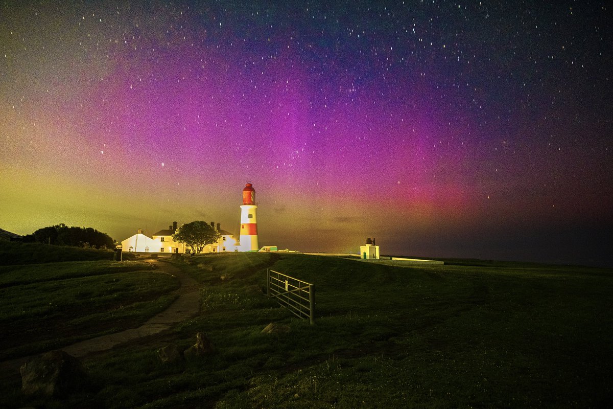 A very unexpected but beautiful display of the Northern Lights in the early hours of this morning. @SouterNT @nationaltrust @FujifilmUK @JenBartram @Ross_Hutchinson @itvweather @bbcweather @BBCNEandCumbria @itvtynetees @metoffice @TamithaSkov @bbcnewcastle @metroradiouk