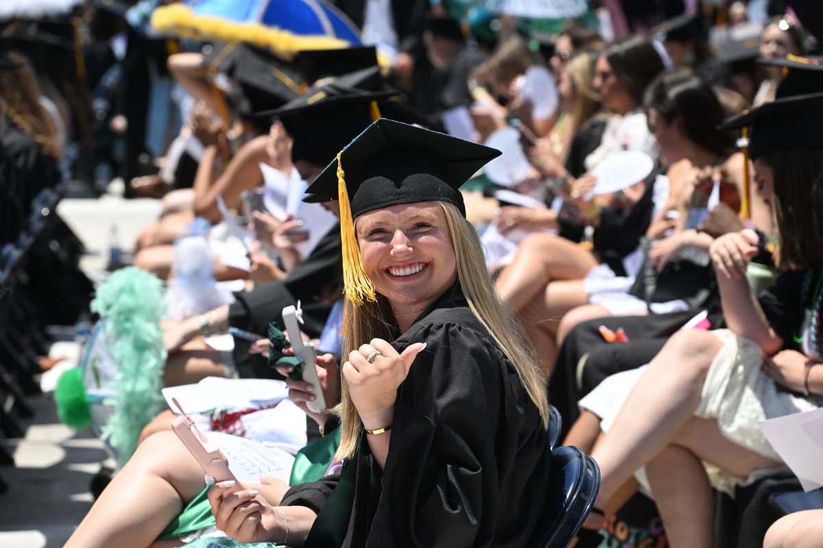 These girls graduATE!

So proud of our graduates proud to call you alumnae 👩‍🎓 
#RollWave 🌊🏐