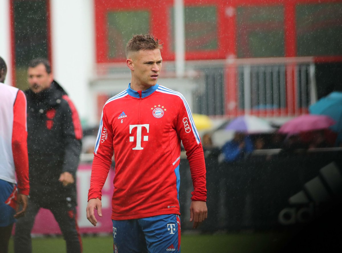 Florian Plettenberg put an end to the rumors from Spain saying that #JoshuaKimmich could join FC Barcelona. 

🗣️: „Joshua will be in Bayern‘s starting eleven (against RB Leipzig) and will continue to do so for the years to come. I think the rumors from abroad are complete…