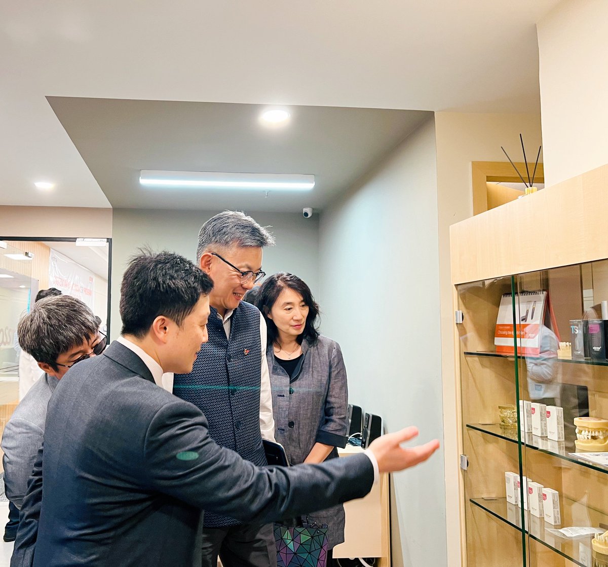 RokEmbIndia's tweet photo. As part of “#KoreaontheMove!”, Ambassador @ChangJaebok1 attended the CSR event and seminar hosted by Osstem Implant in #Kolkata, May 19, 2023. https://t.co/mjko1WDxKF