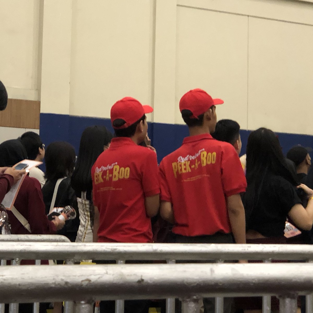 yourbae856's tweet photo. peek a boo pizza delivery men uniform 🤭🍕
#RedVelvet4thConcert_RtoV_in_Jakarta https://t.co/J9kjbxJFPv