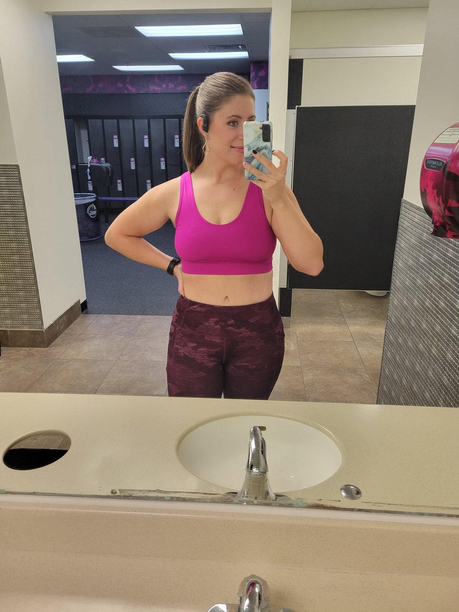 Samanthanolimit's tweet photo. Working out, work, and meal prep lol! Hit that tower of terror on leg day tonight! What a burn #gymrat #ghostprotein #gymgirl #mealplan #mealprep #fitness #fitgirl #naturalweightloss #weightlossjourney #weightlosstransformation #weightlifting #legday #towerofterror https://t.co/ajEISnfe1N