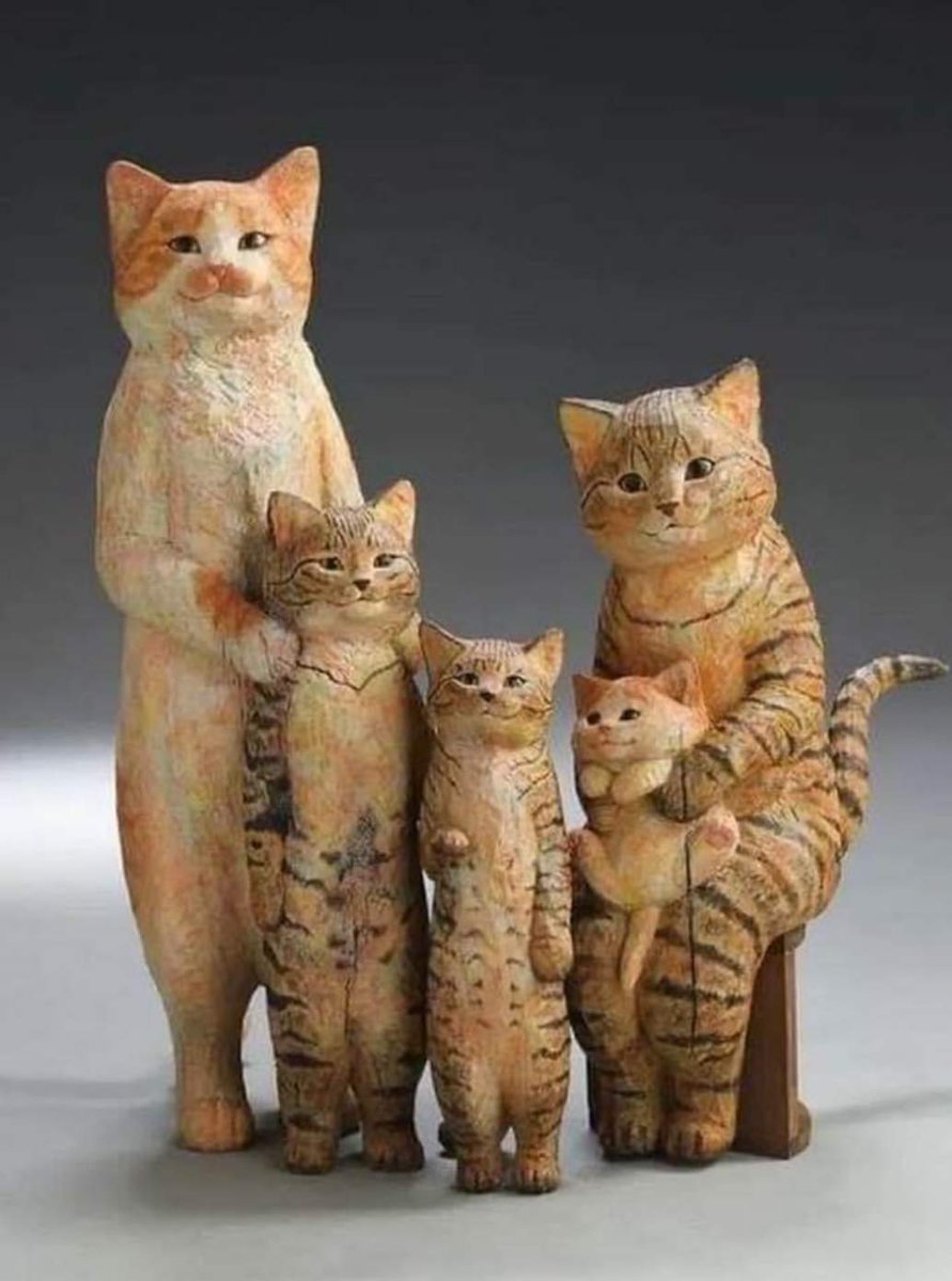 Lo Scultore giapponese Sakura Hanafusssembra abbia una grande passione
I gatti
Infattila sua produzione artistica
,, in legno di anfora, riguarda solo questi felini