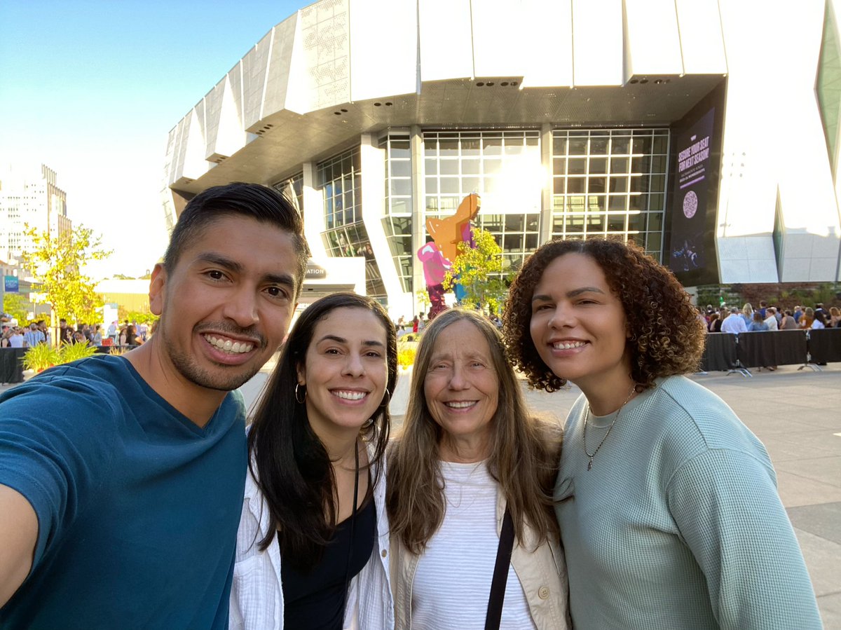 MelanthaHodge's tweet photo. Happy Birthday Mom!!! You are my everything. Here’s to making more beautiful moments! I love you with all my heart. 🎉❤️🤗 https://t.co/NPL9rB1A8L