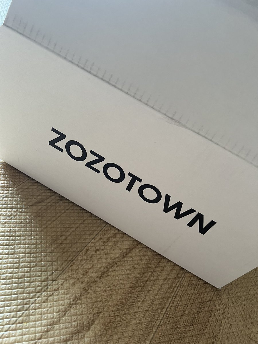 akiyoneko's tweet photo. ZOZOの箱も夏仕様かと思ったらキャンペーン中らしい😊

#ZOZOTOWNWEEK箱CP https://t.co/f0FgF96Ihu