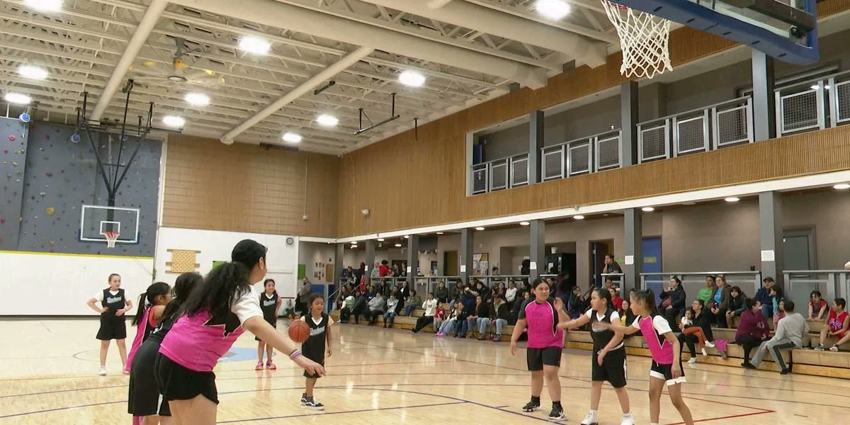 ndnsports's tweet photo. Utqiagvik’s Little Dribblers basketball program produces championship players
#NativePreps #Inupiaq

https://t.co/KL1IdW914k https://t.co/DzWHBWYffB