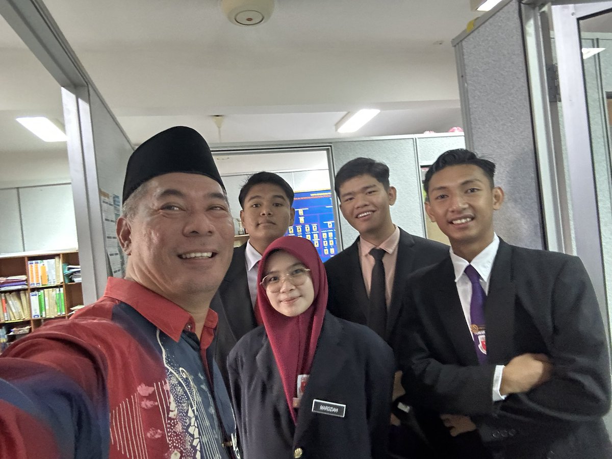 ArifKB9's tweet photo. Anak2 cerdik .. Hari Guru 2023 https://t.co/RSDd8cy1G3