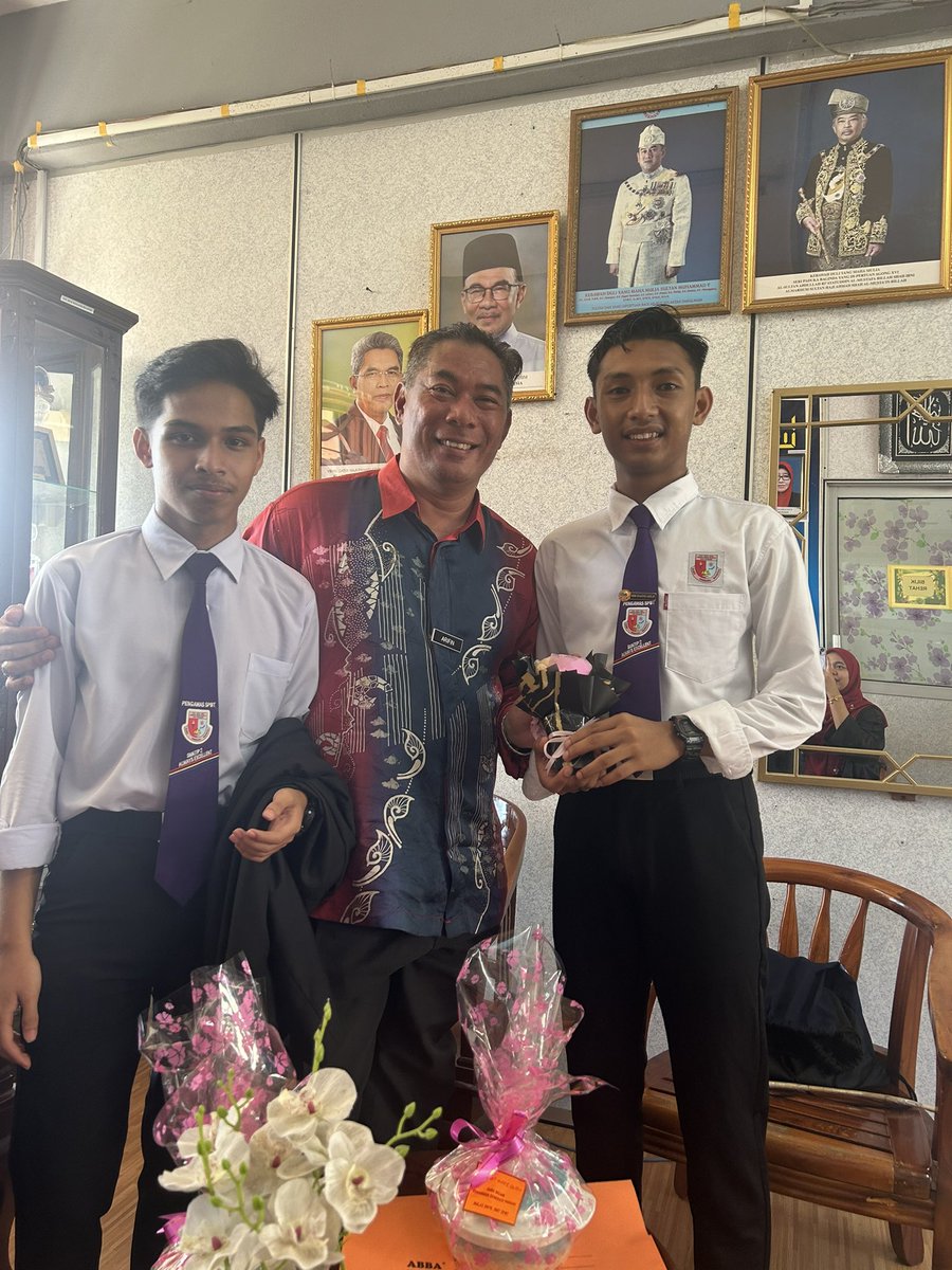 ArifKB9's tweet photo. Anak2 cerdik .. Hari Guru 2023 https://t.co/RSDd8cy1G3