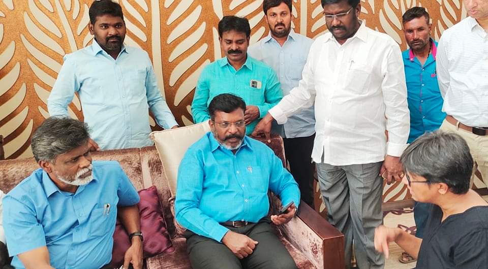 vckandhra's tweet photo. కర్ణాటకకు చెందిన సిద్ధరామయ్య తన ఆహ్వానాన్ని మన్నించి ముఖ్యమంత్రి ప్రమాణ స్వీకారోత్సవానికి హాజరైనప్పుడు సోదరుడు బాలసింహంతో @thirumaofficial 
@balasingam2  
@ChPrabhu12 
#VCK https://t.co/MBYqkLGmVP