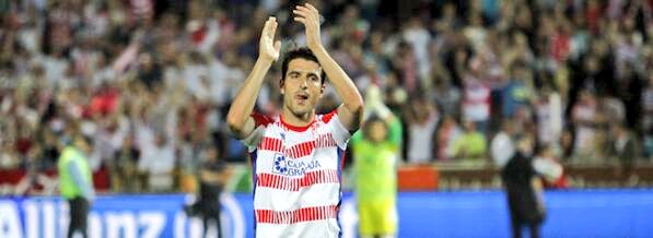 Manuel Lucena en su último partido con la rojiblanca horizontal. Granada CF 2-0 Getafe CF, 2013.
Posteriormente ficharía por el CD Mirandés, un gran club amigo para nuestro eterno capitán.