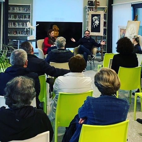 paoloroversi's tweet photo. E nonostante la pioggia battente anche a #Magnago ieri sera in tanti hanno ascoltato le avventure di #GaiaVirgili e della sua squadra. Grazie a tutti e a @lasignoradeilibri per l'invito!
#paoloroversi #libri #YellowDiamonds #presentazioni #thriller https://t.co/2K8EiC2ZjZ