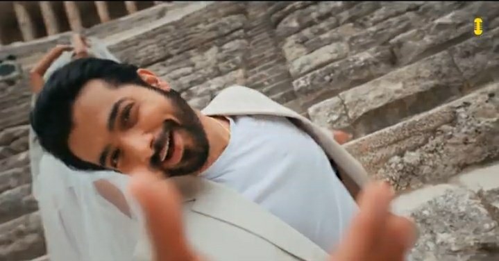 ShrutiS01775512's tweet photo. Firstly let's appreciate the effort of the makers in a word they have done a flawless job. Having the most soothing voice of Javed Ali sir to the heart melting tune and lyrics,  majestic locations, sizzling chemistry and the breathtaking concept 😍
#DilNisaarHua #SharadMalhotra https://t.co/gBf7Lz4fjm