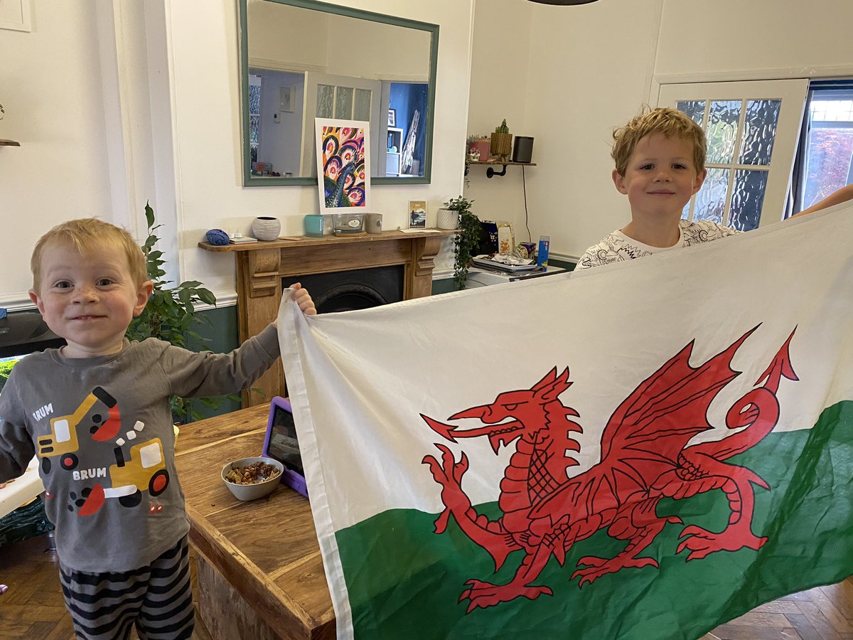 swanseadan's tweet photo. Today’s the Day! The boys are ready! @YesCymru #annibyniaeth #MarchForIndependence https://t.co/Y599TF50S0
