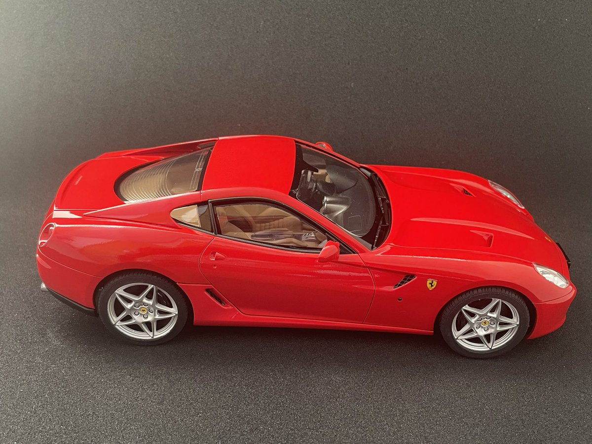 itoh_hirotaka's tweet photo. 跳ね馬〜🐎

 #赤色のプラモデルなんでもOK
#Ferrari
#タミヤ
#SF70H
#STUDIO27
#F2002
#フジミ
#599GTB_FIORANO
#126C2 https://t.co/jmvMbINNm1