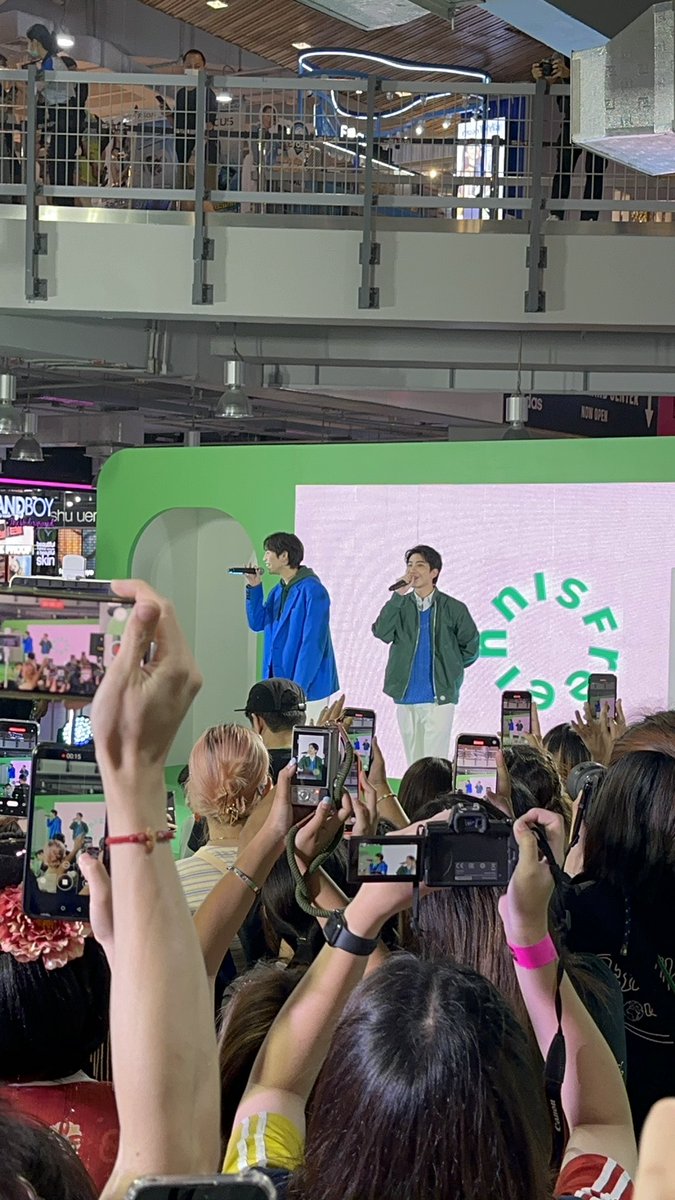 EVEANDBOY's tweet photo. กรี๊ดดดดดก มาแล้วค่า กรี๊ดลั่นห้างมาก

#INNISFREEthailand #Eveandboy #EasyandsimpleSkinrenewal  #ebinnisfree #EVEANDBOYxINNISFREE https://t.co/d5tttVtS80