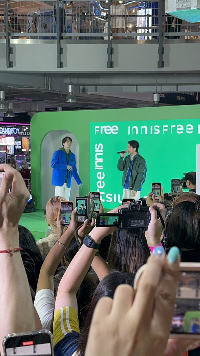 EVEANDBOY's tweet photo. กรี๊ดดดดดก มาแล้วค่า กรี๊ดลั่นห้างมาก

#INNISFREEthailand #Eveandboy #EasyandsimpleSkinrenewal  #ebinnisfree #EVEANDBOYxINNISFREE https://t.co/d5tttVtS80