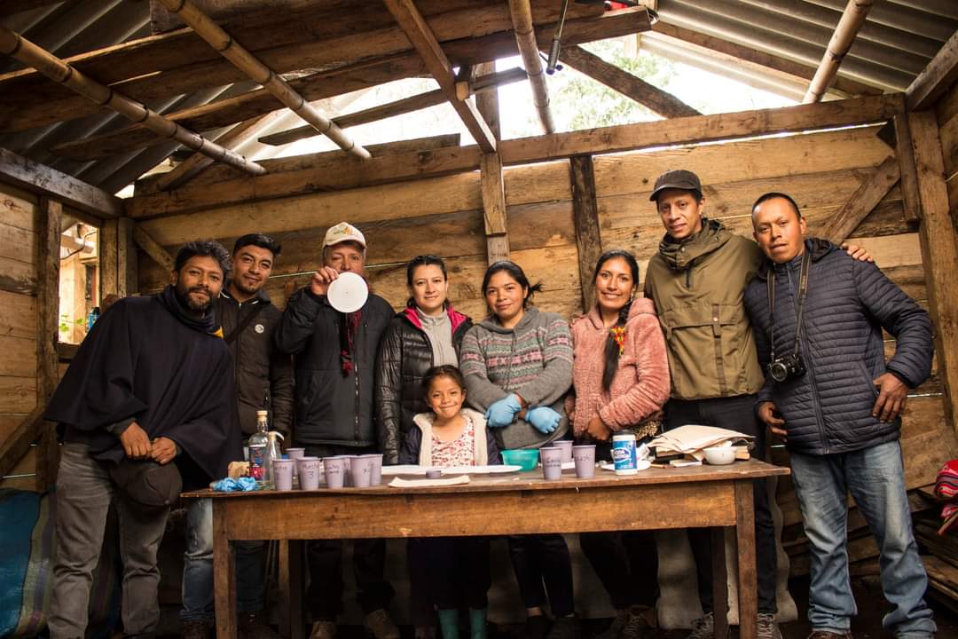 vlahebo's tweet photo. Taller de cromatografia en la #Biblioteca Saberes de los Machines #Cumbal #Nariño . https://t.co/kFKaCnLCZ5