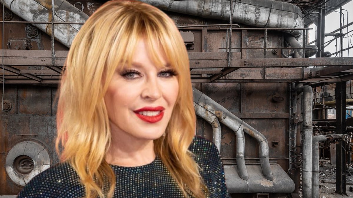 Kylie Minogue - interim manager of Jessie J’s Hertfordshire abattoir during the singer’s maternity leave - invites staff to do an impromptu Locomotion with her after smashing their Week 20 slaughter targets