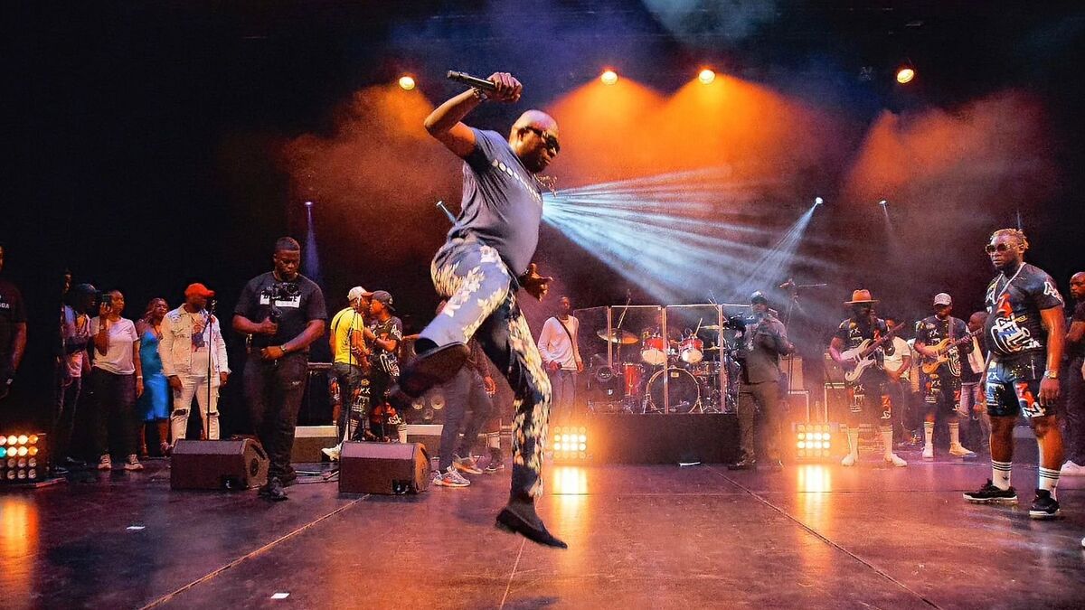 Fontenay-sous-Bois : les tiktokeurs montent sur scène pour la 11e édition du Melting crew dlvr.it/SpKXLw