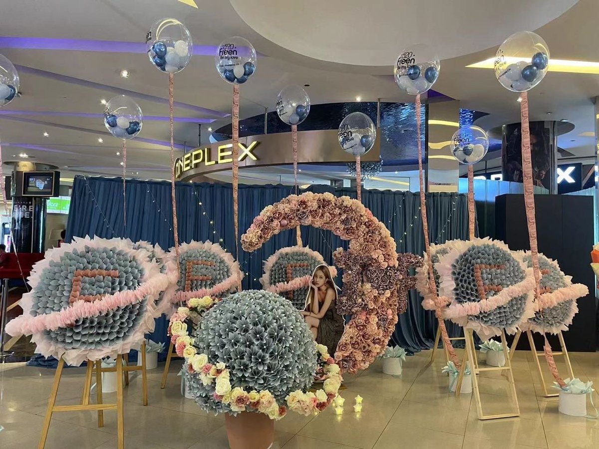 Sherrain_'s tweet photo. I am so happy that so many people love Freen
I am proud to be a Chinese fan
🤍🦋🌷🇨🇳

* The picture is from the pineapples CN , there are many gifts but the picture didn’t put down
#Freen #520FreenMyLove https://t.co/kmH6f79aLn