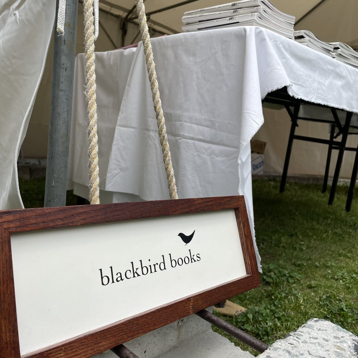 lotus_mbc's tweet photo. blackbird books

今回のためにセレクトいただいた本が並んでいます📚📗
どんな本に出会えるかワクワクしますね ·͜·♡

 #lmbc23 https://t.co/Bl3O3Af1Gk