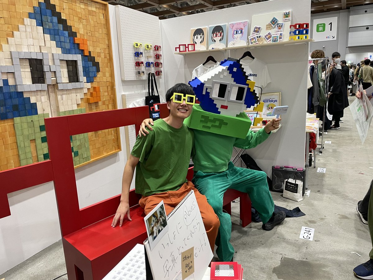 hirookokokok's tweet photo. We are nouns! 
@nounsdao https://t.co/ybMIY3SPJb