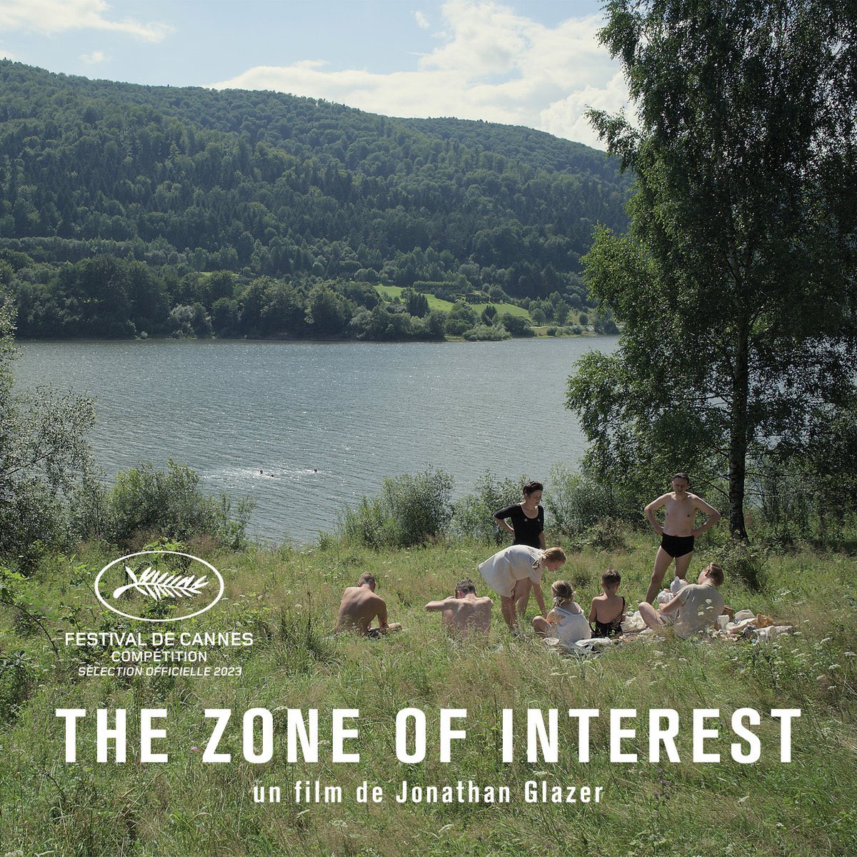 philippe_rouyer's tweet photo. Libre comme l’art…Pour évoquer les camps nazis, le cinéaste Jonathan Glazer a imaginé un dispositif glaçant dans «The Zone of Interest» : toute l’horreur passe par le hors-champ et la bande son, alors que les images racontent le bonheur familial du commandant SS @GarconsOfficiel https://t.co/9PndnpCljb