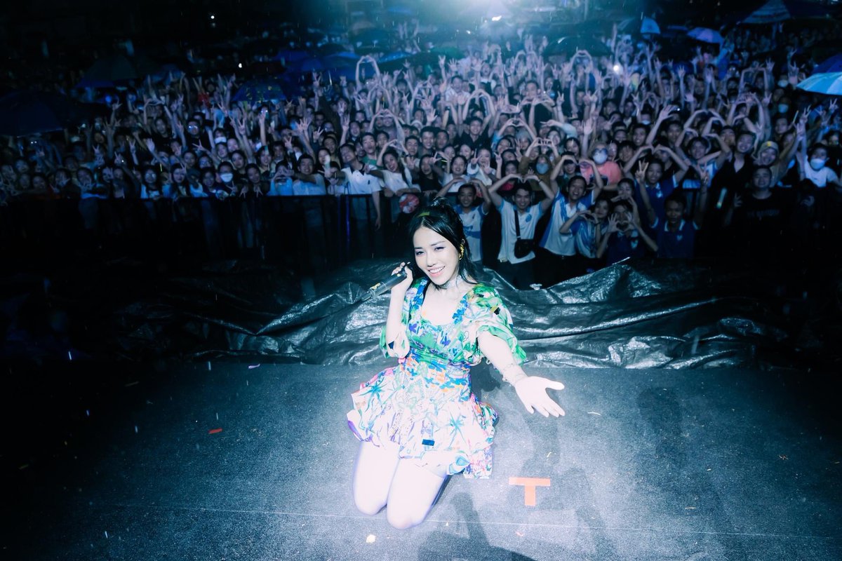 Cảm ơn Trường Đại học Sư phạm Kỹ thuật - Đại Học Đà Nẵng và khán giả đã đội mưa nghe Linh hát ở Yamaha Campus Tour 2023. Một đêm diễn thật nhiều kỷ niệm. 

👗 Styling: Hensi Le
📸 Photo: Tấn Thái

#PhungKhanhLinh #HangDiaThoiDai #TimesRecords #YamahaCampusTour