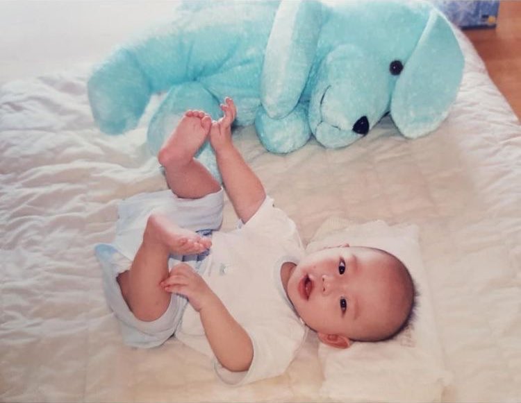 pyonppogi's tweet photo. 애기 현진이 넘넘 귀엽고 예쁘다🍼🥟 https://t.co/C9tKQohoLz