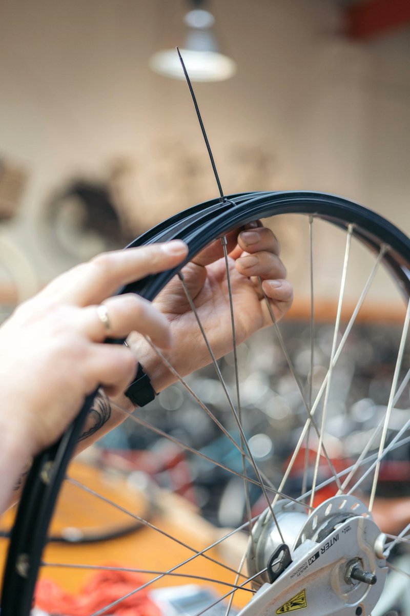 TweetTactus's tweet photo. 🚲 Wist je dat we aan de Bothastraat in Hengelo een fietsenwerkplaats hebben? Een begrip in Hengelo! Hier sleutelen onze deelnemers van Tactory dagelijks aan fietsen. https://t.co/dVj6FvxmFM