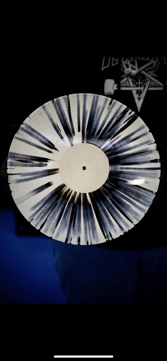 Black and white splatter disc
🤍🕷️🕸️🖤

Price up your run here - pressonvinyl.com/shop

#vinylcollection #splatterdisc #splattervinyl #vinylcreations