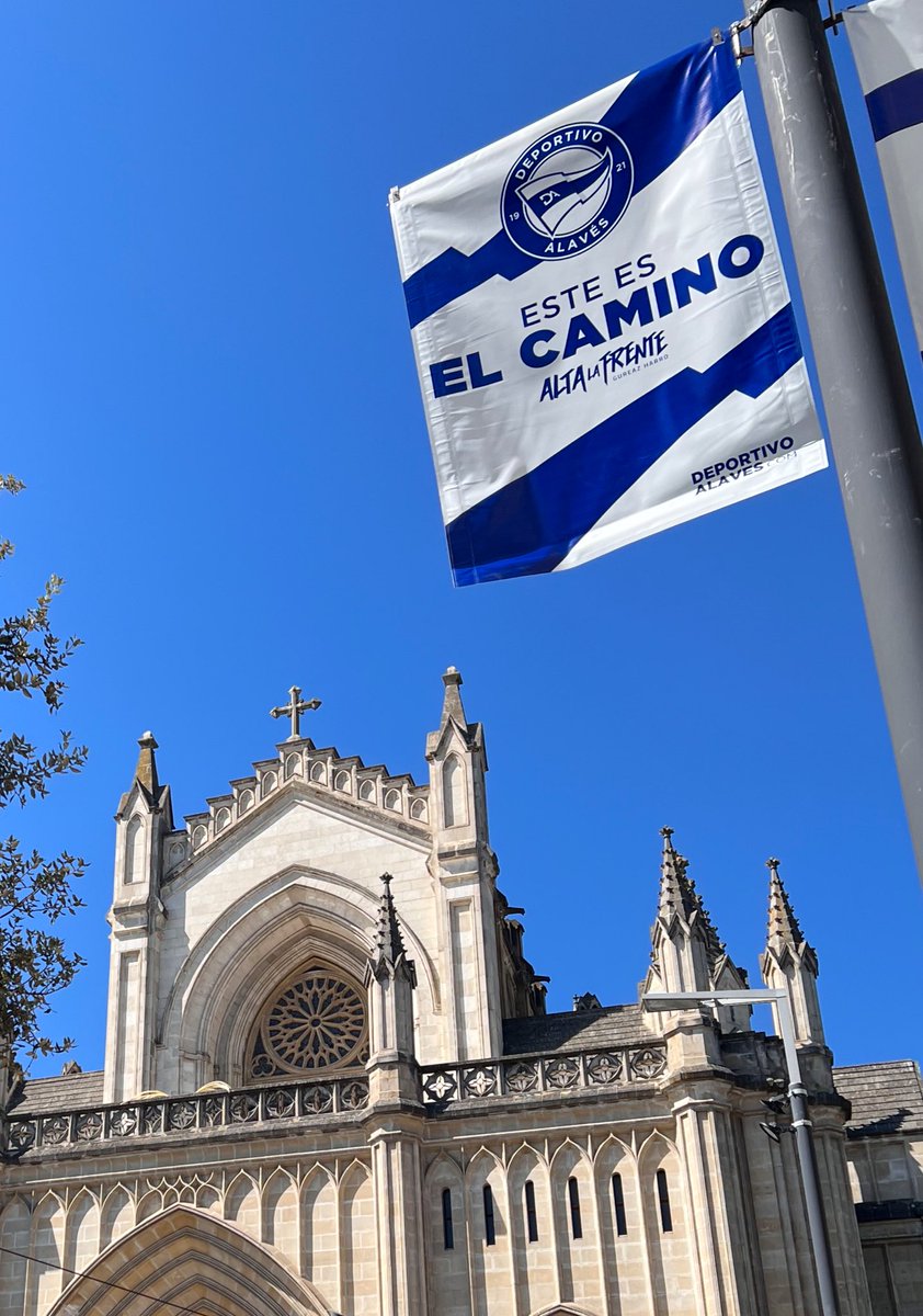 🔵⚪️¡Aúpa Alavés!⚪️🔵 #AlavésMálaga #AltaLaFrente #GoazenGlorioso